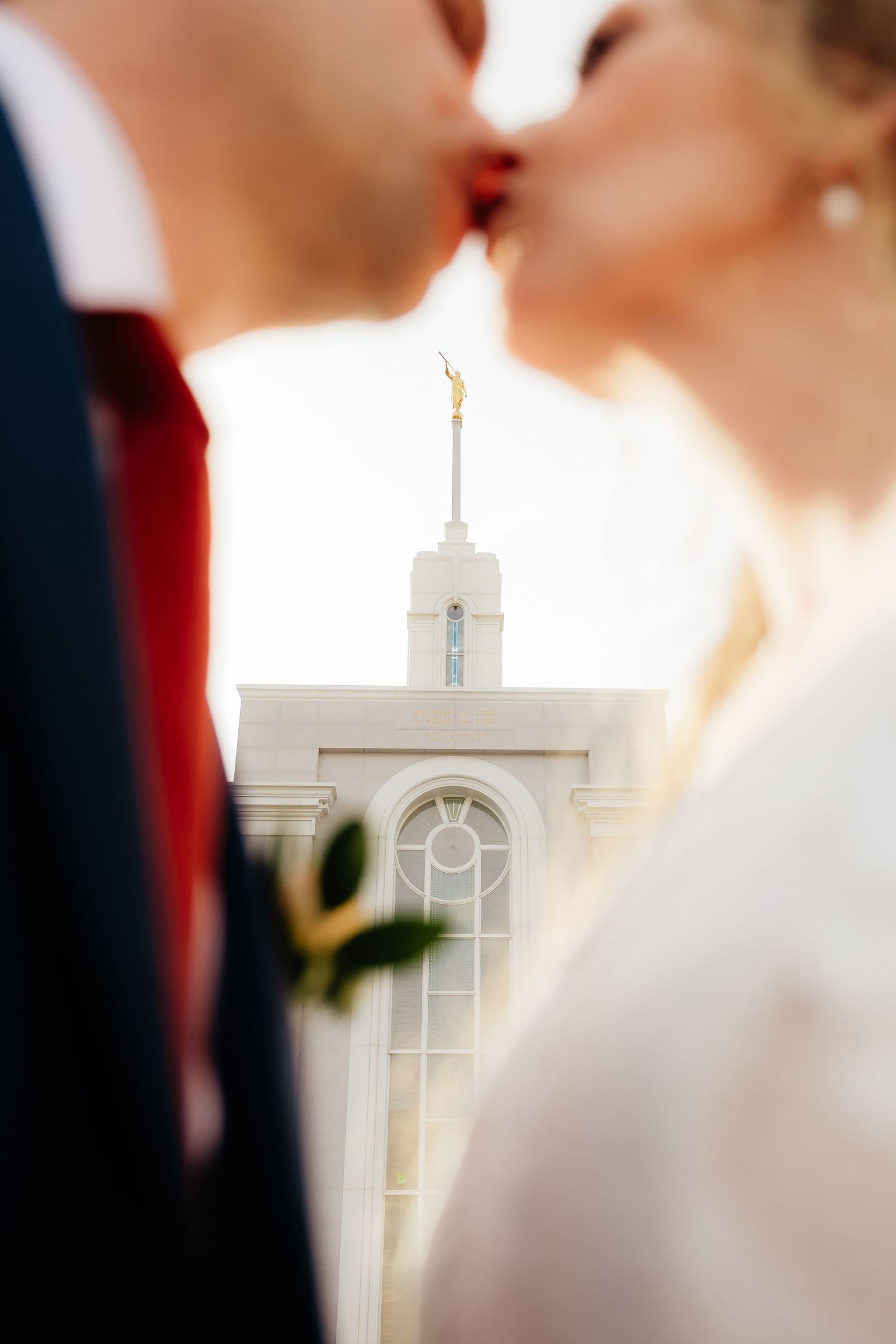 Bride and groom kissing in front of the Mount Timpanogos Utah Temple