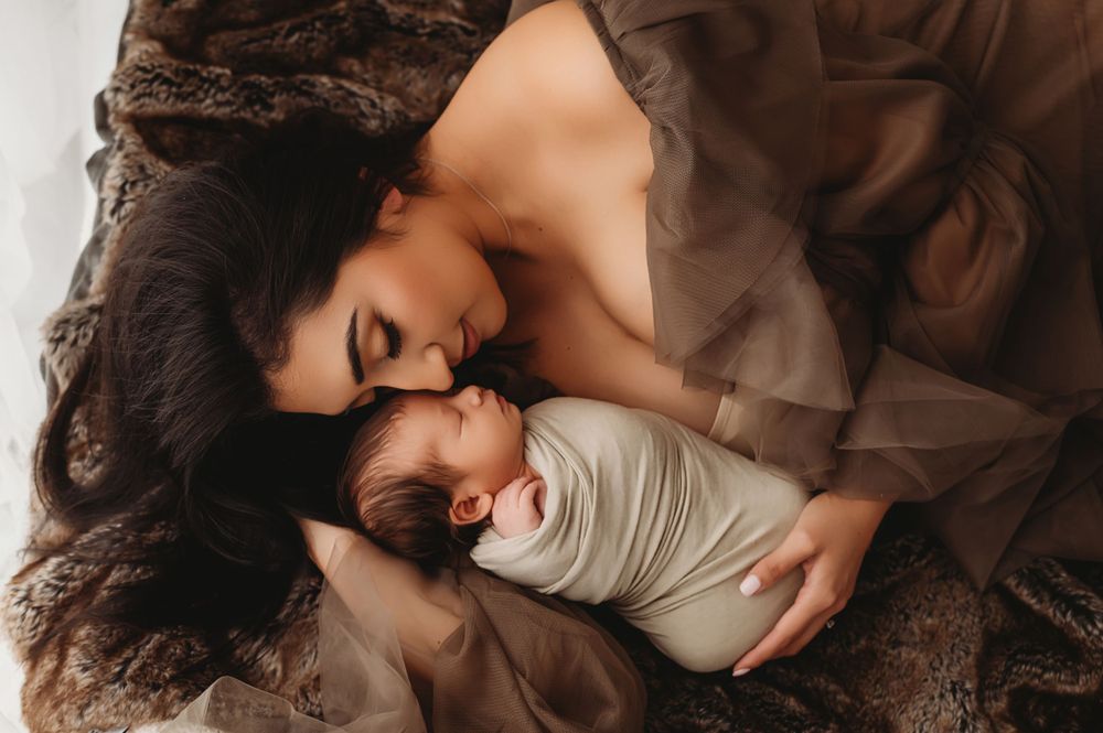 Mother and Newborn photoshoot in Salinas Studio