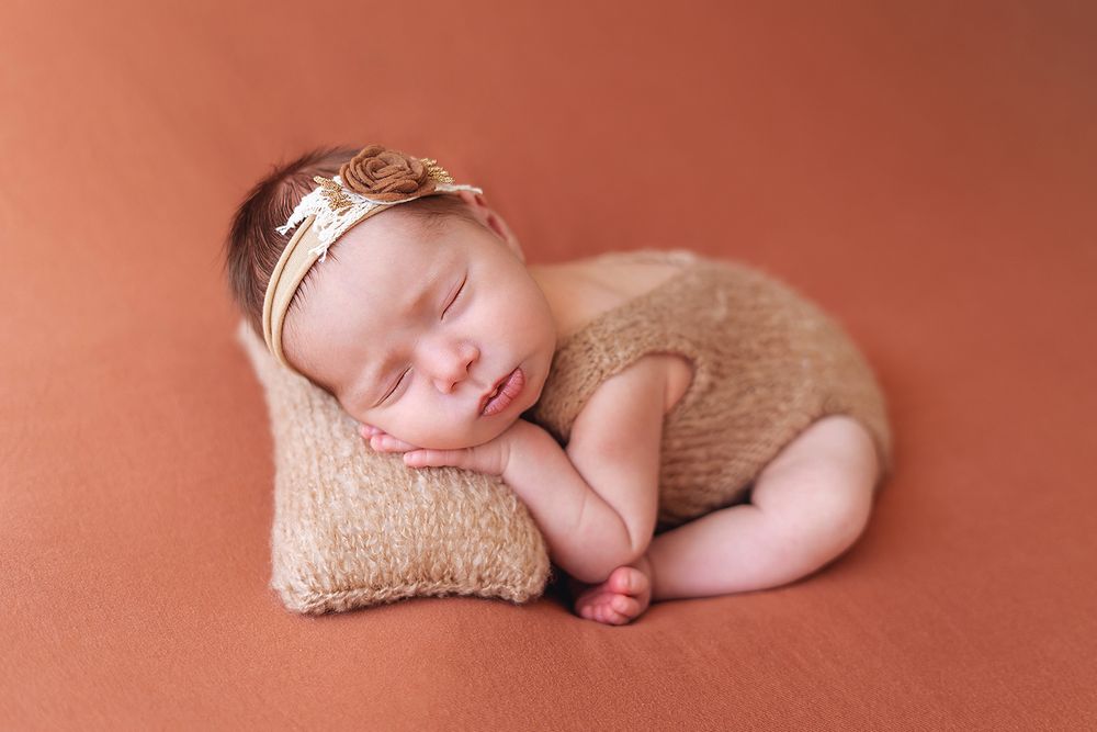 bella imagen de bebe con diadema