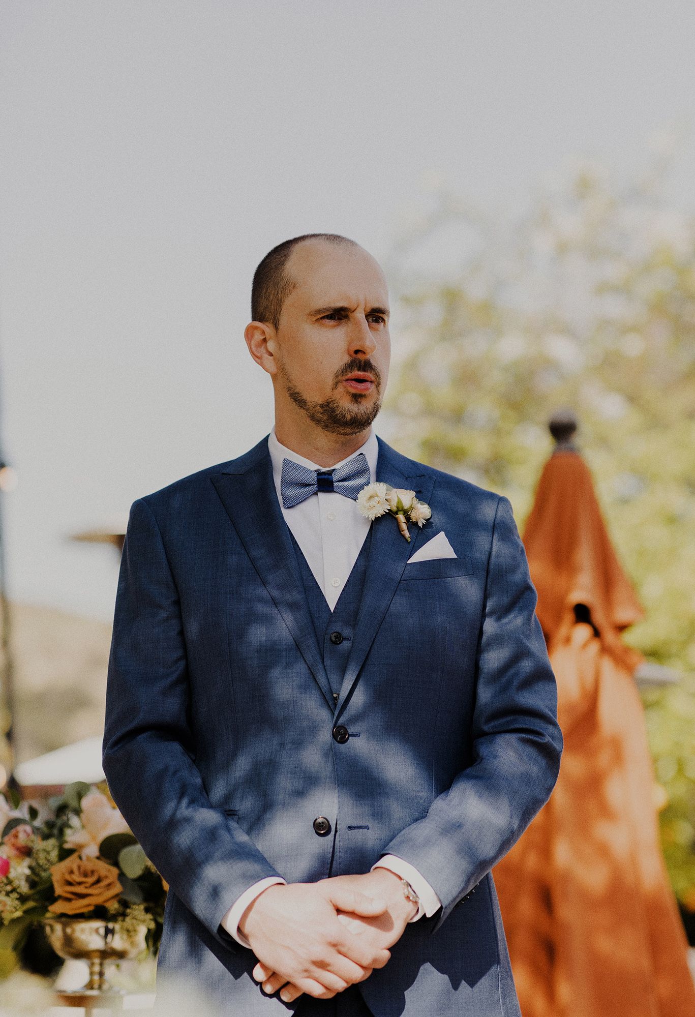 E Noelle Photography backyard wedding in Hidden Hills Los Angeles, groom seeing bride coming down aisle