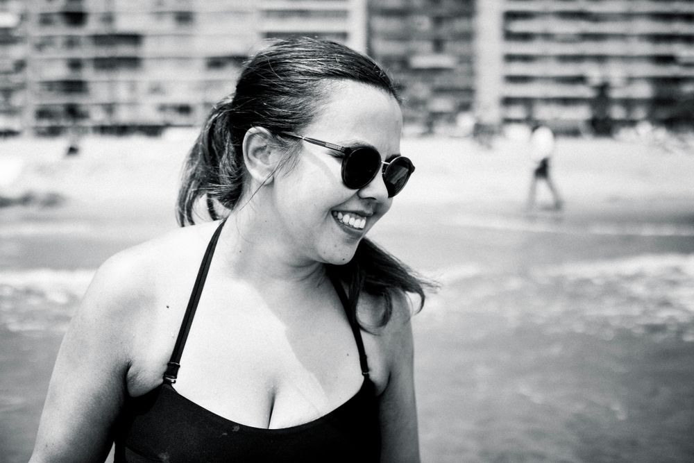 Happy mother at the beach at photography session malaga