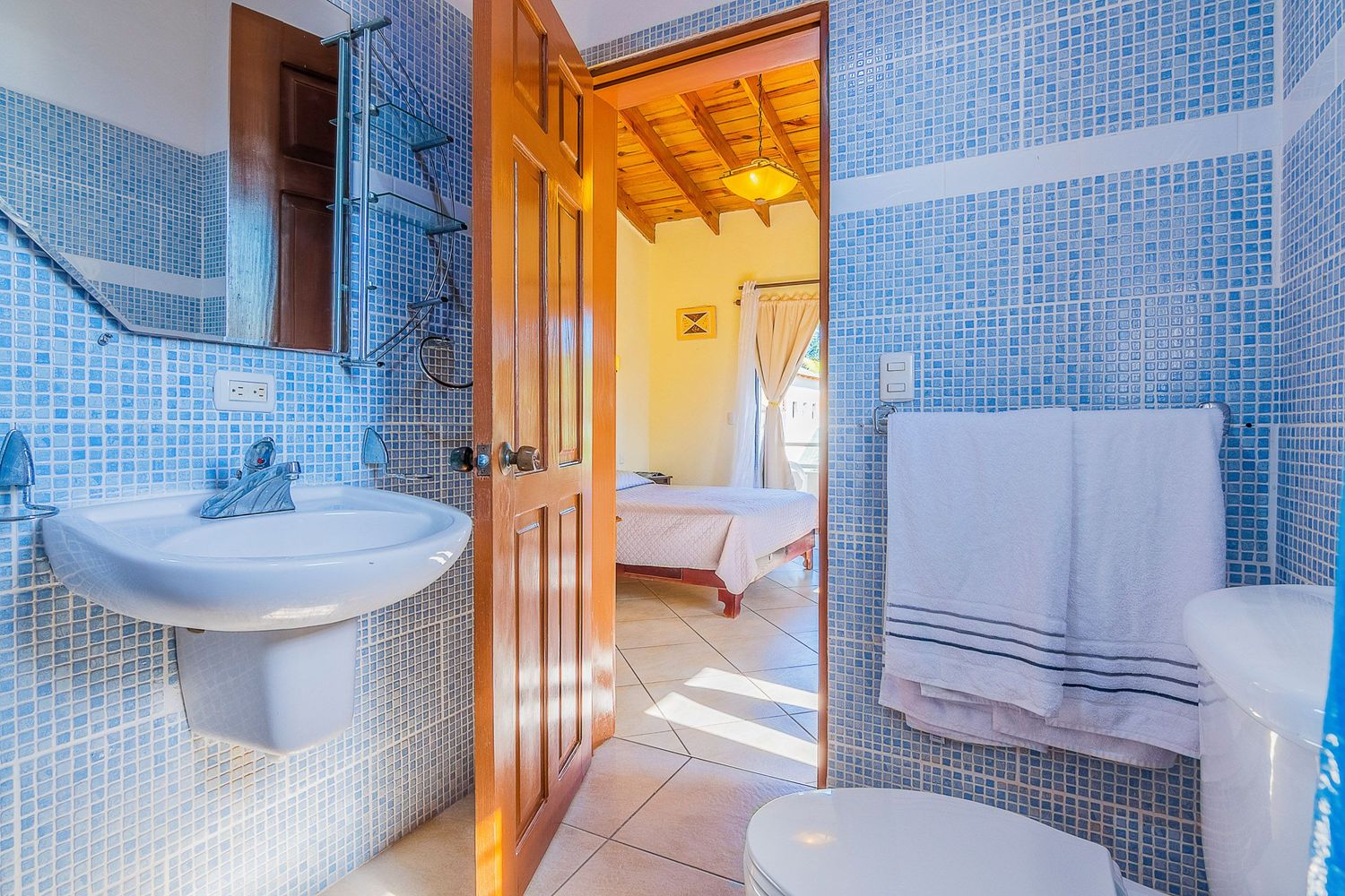 nice bathroom in best cheap hotel in sosua