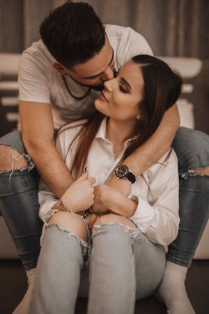 Séance photo couple lifestyle en Suisse romande – Des instants de bonheur et d'amour partagés