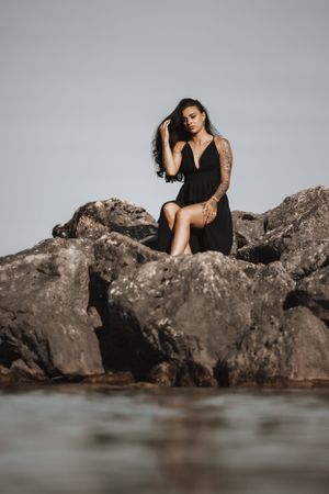 L’élégance au naturel – Portrait de femme en lumière douce à Neuchâte