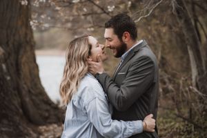 Séance engagement romantique – Capturer les moments complices avant le grand jour