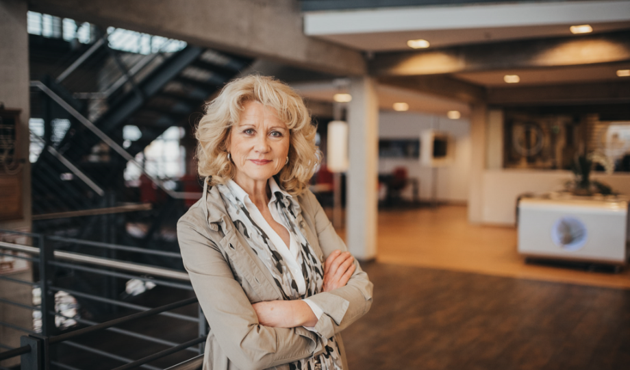 Business Portrait von Gisela in Büroumgebung