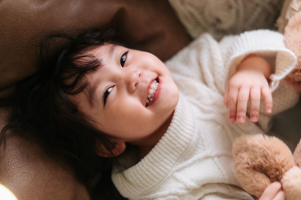 Intimate lifestyle portraits in warm tones with soft winter lighting.