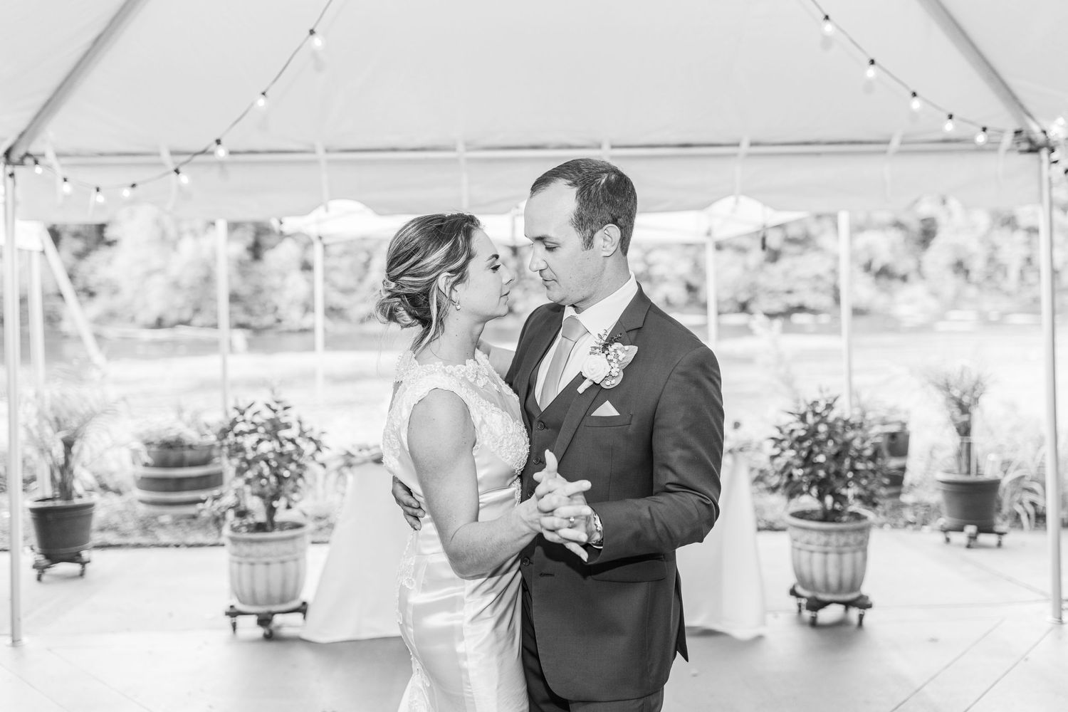 RIVERSIDE WEDDINGS FREDERICKSBURG WEDDING PHOTOGRAPHER