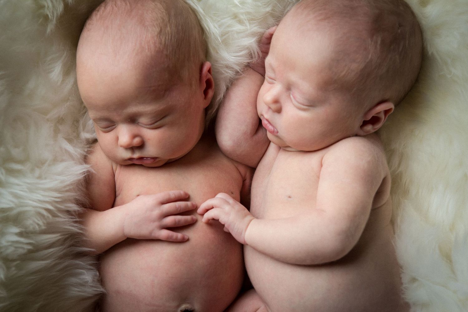 Louisville photographer - Nathaniel Edmunds Photography - captures newborn twins