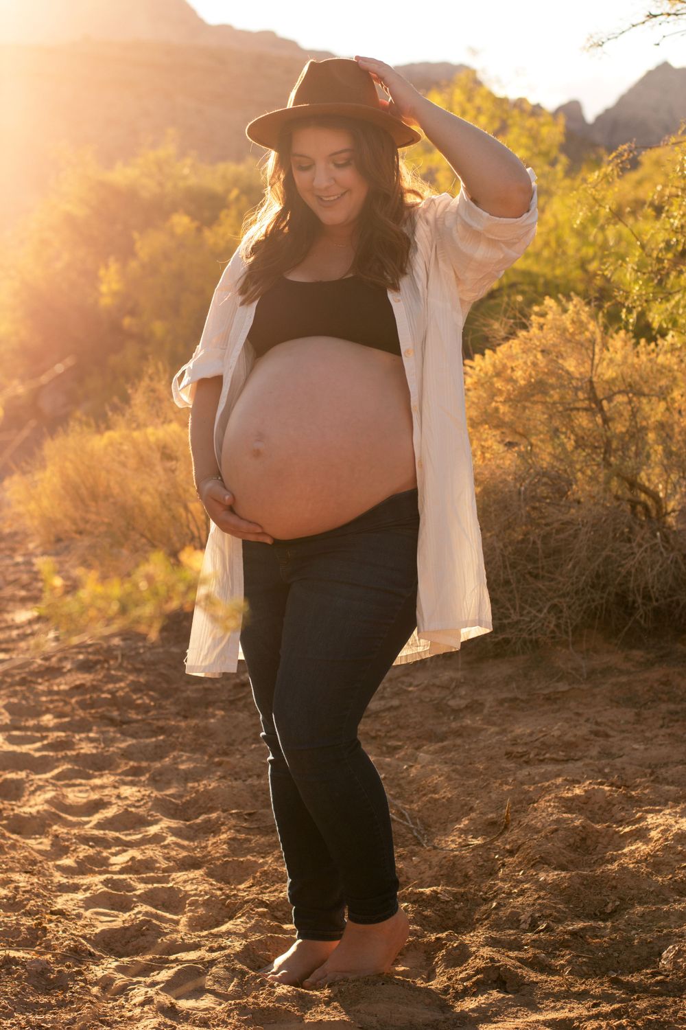Maternity outfits in the Las Vegas Desert