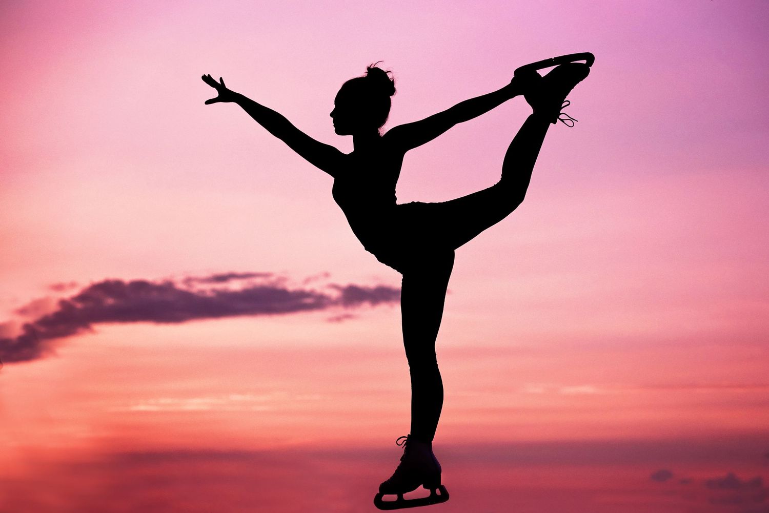 Plymouth, MA photographer Heidi Harting makes stunning sunset silhouette images of high school seniors