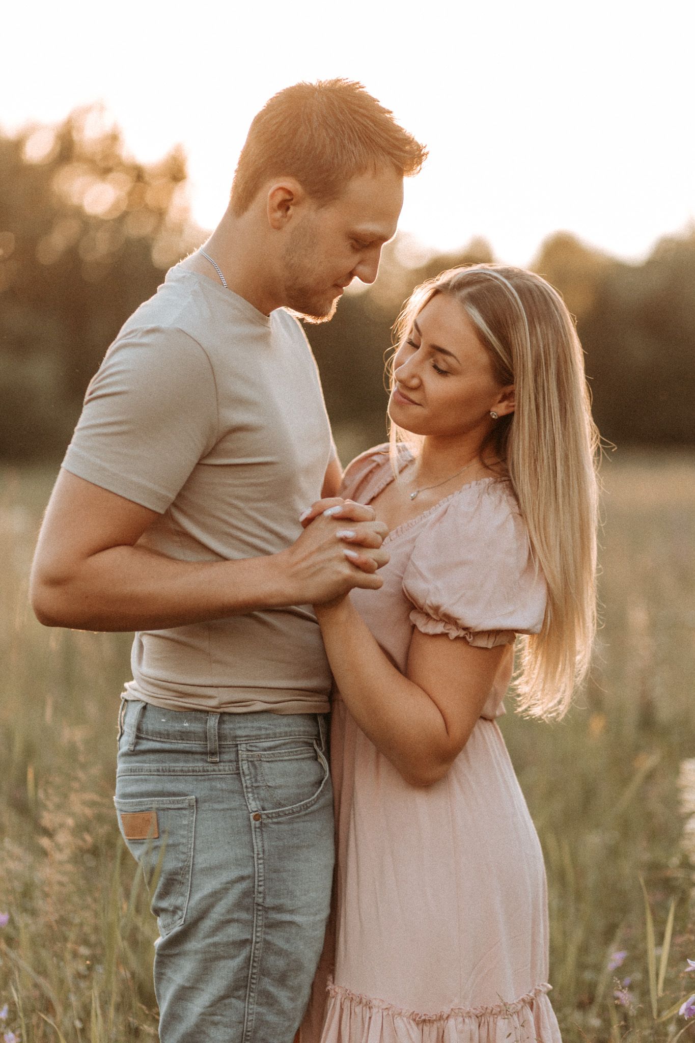GRAVIDFOTOGRAFERING ÖREBRO KUMLA HALLSBERG NÄRKE PARFOTOGRAFERING GRAVIDFOTOGRAF FOTOGRAF BRÖLLOPSFOTOGRAF PARFOTOGRAF