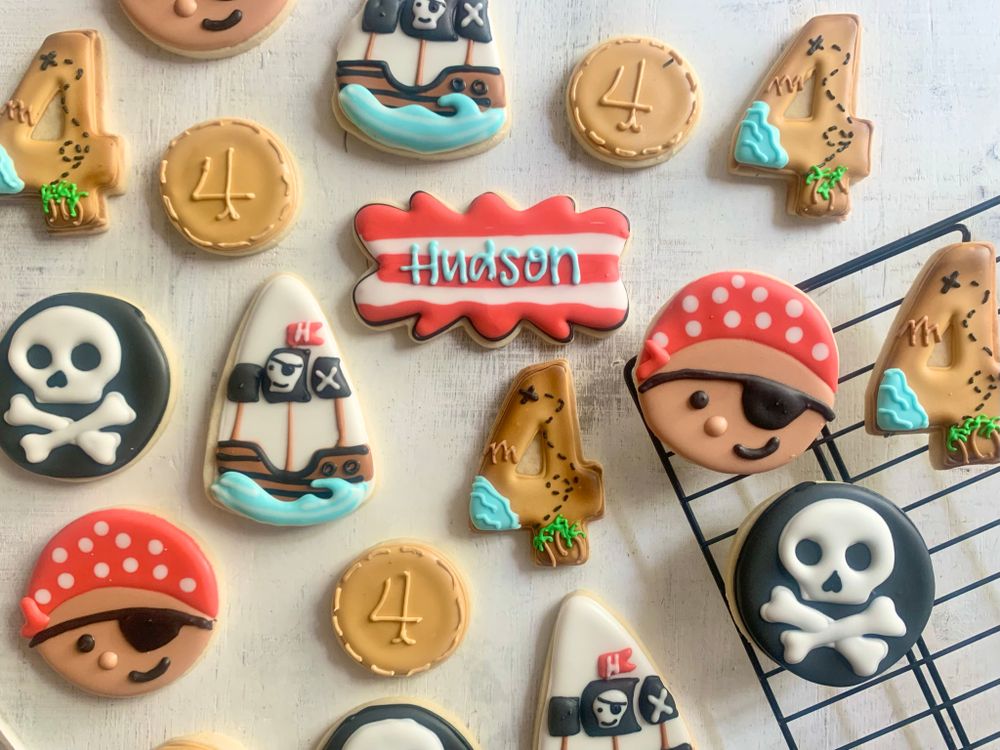 PASTRY CHEF MAKES CUSTOM COOKIES IN New Bern, NC. FAMILY SPREADING AWARENESS OF SENSORY PROCESSING DISORDER.