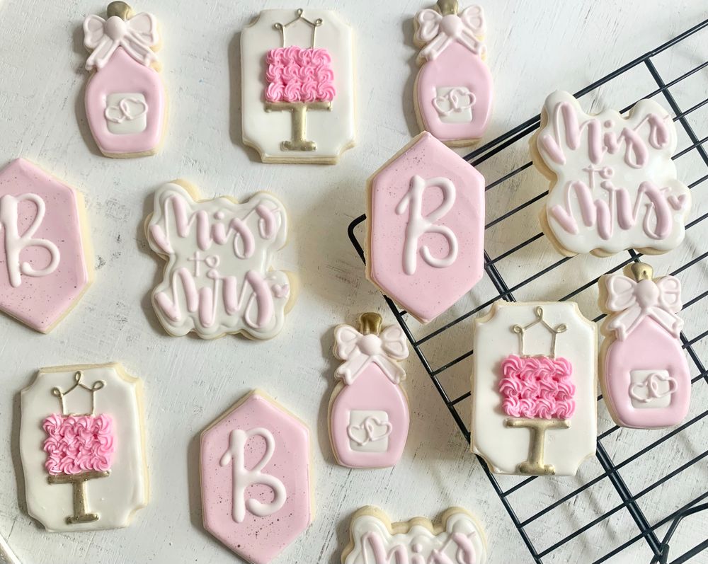 PASTRY CHEF MAKES CUSTOM COOKIES IN New Bern, NC. FAMILY SPREADING AWARENESS OF SENSORY PROCESSING DISORDER.
