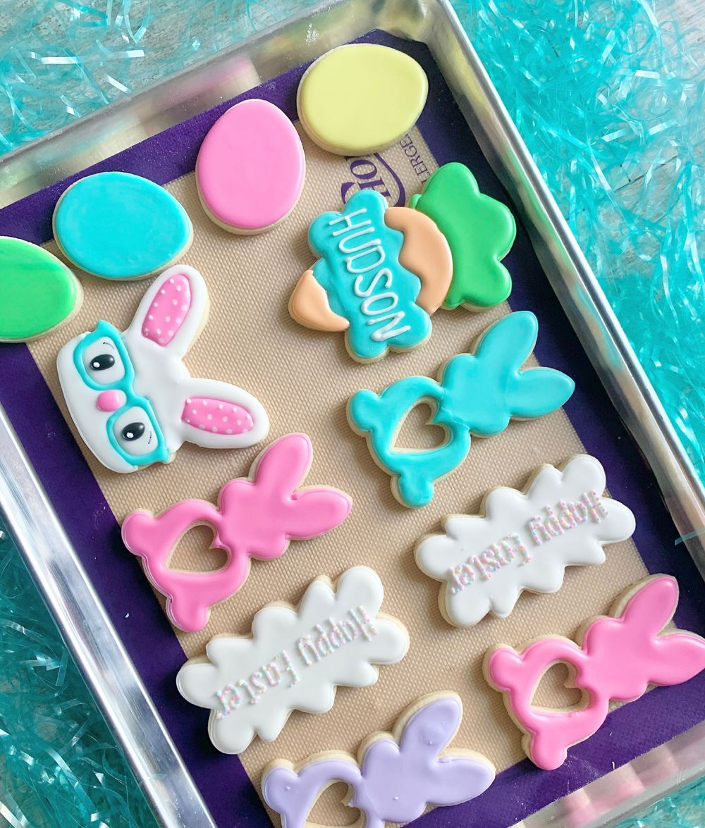 PASTRY CHEF MAKES CUSTOM COOKIES IN New Bern, NC. FAMILY SPREADING AWARENESS OF SENSORY PROCESSING DISORDER.