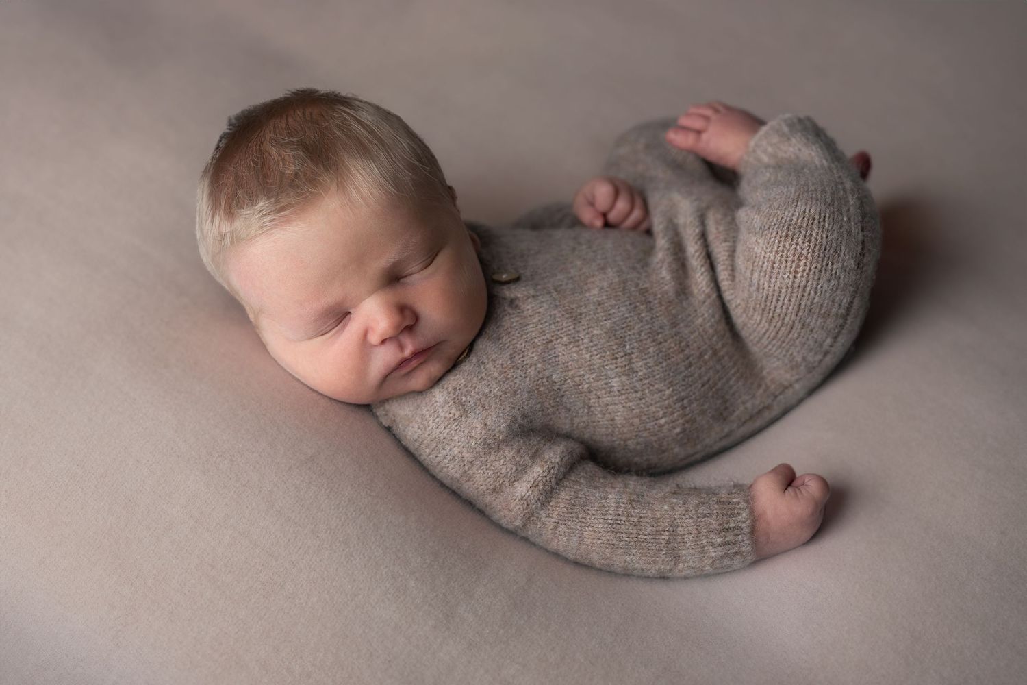 Clarksville newborn photographer Oshi Medlin