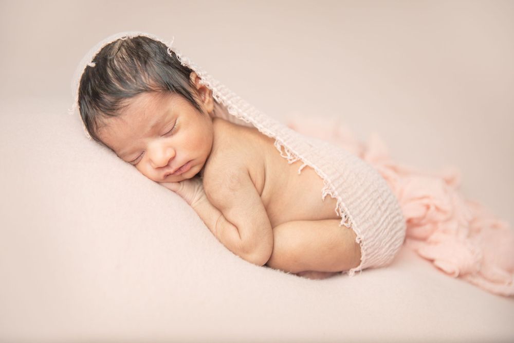 Austin, Texas | Austin Newborn Photographer | Newborn Girl Photography |  Nisa Momin Photography