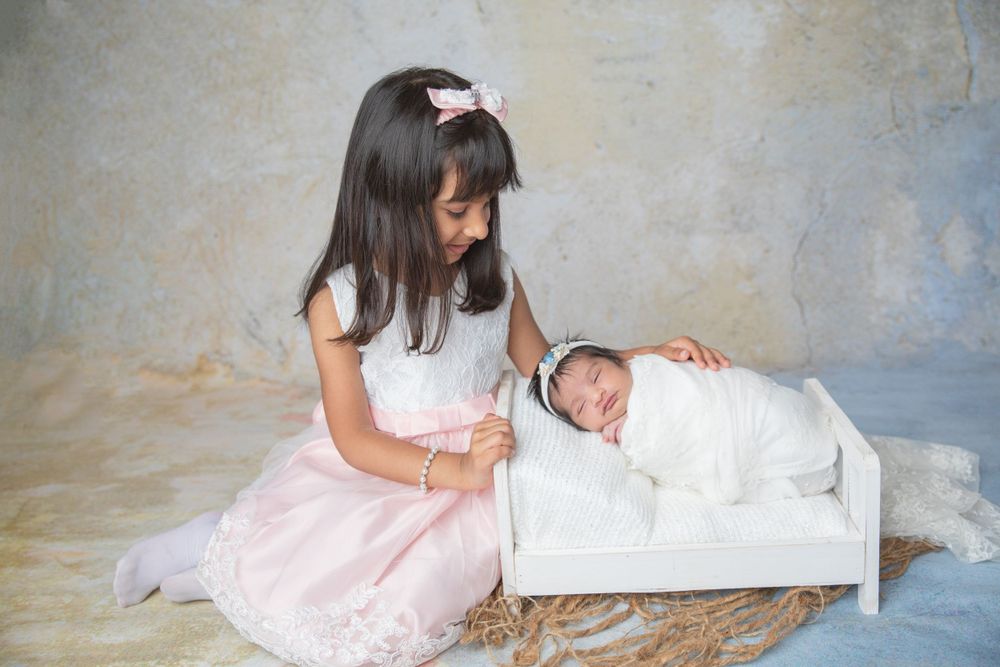 Austin, Texas | Austin Newborn Photographer | Newborn sibling Photography |  Nisa Momin Photography