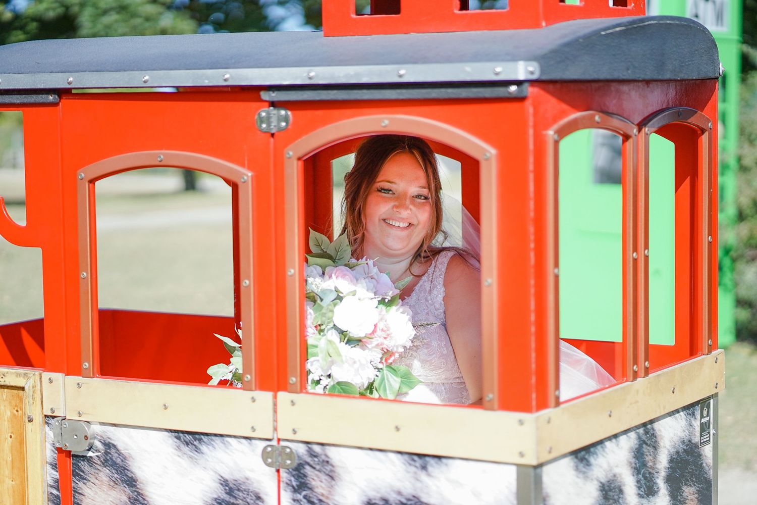 Wedding at Racine Zoo, Racine Wedding Photographer, Zoo Wedding, Wedding at Roma Lodge, Wedding Photos Racine