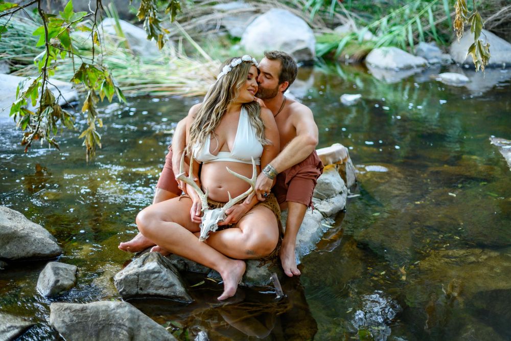 Romantic maternity photo of couple surrounded by nature. Ethereal maternity photoshoot in Las Vegas. Maternity photographer Las Vegas.