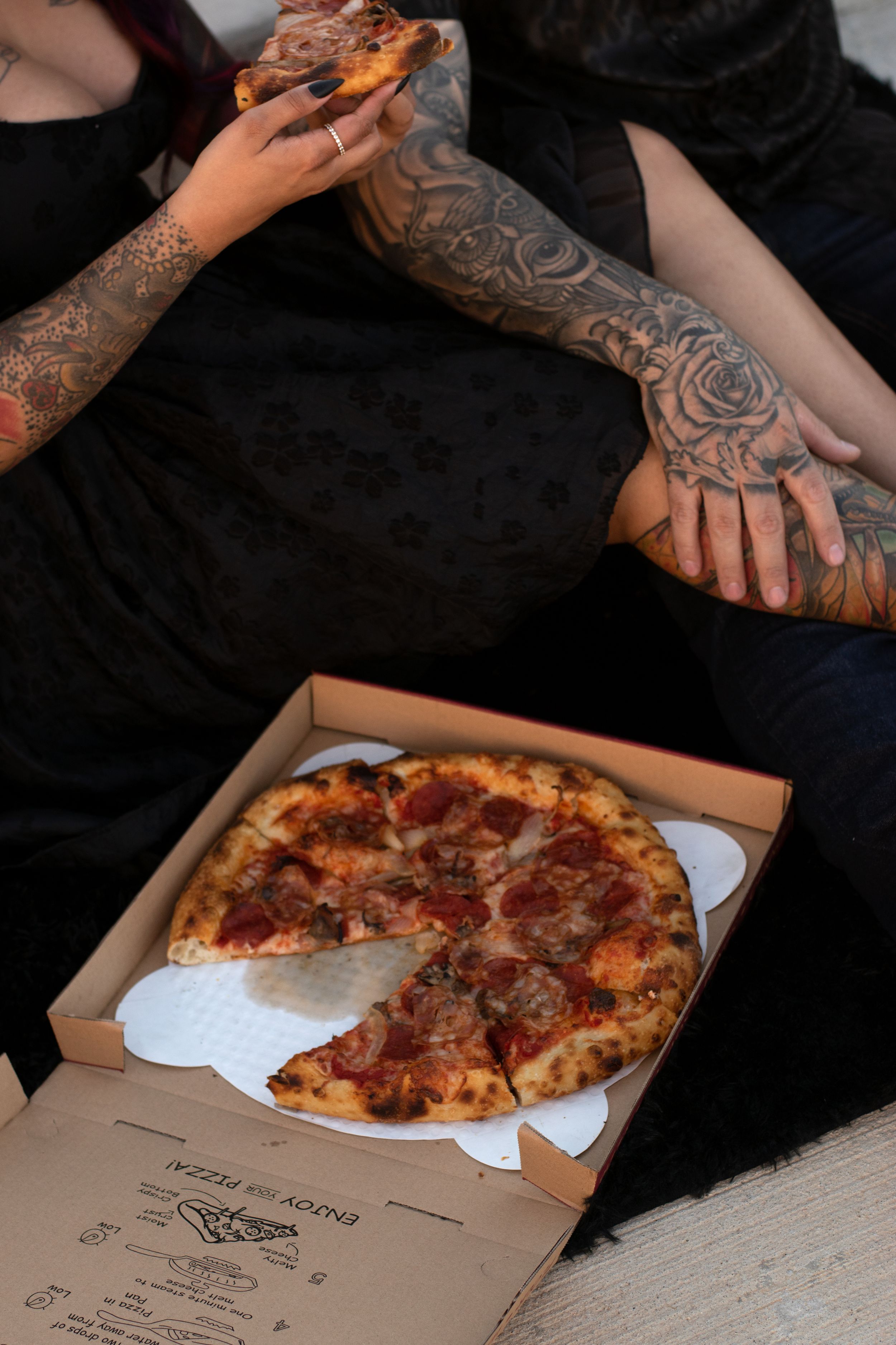 pizza date night photoshoot couples photographer