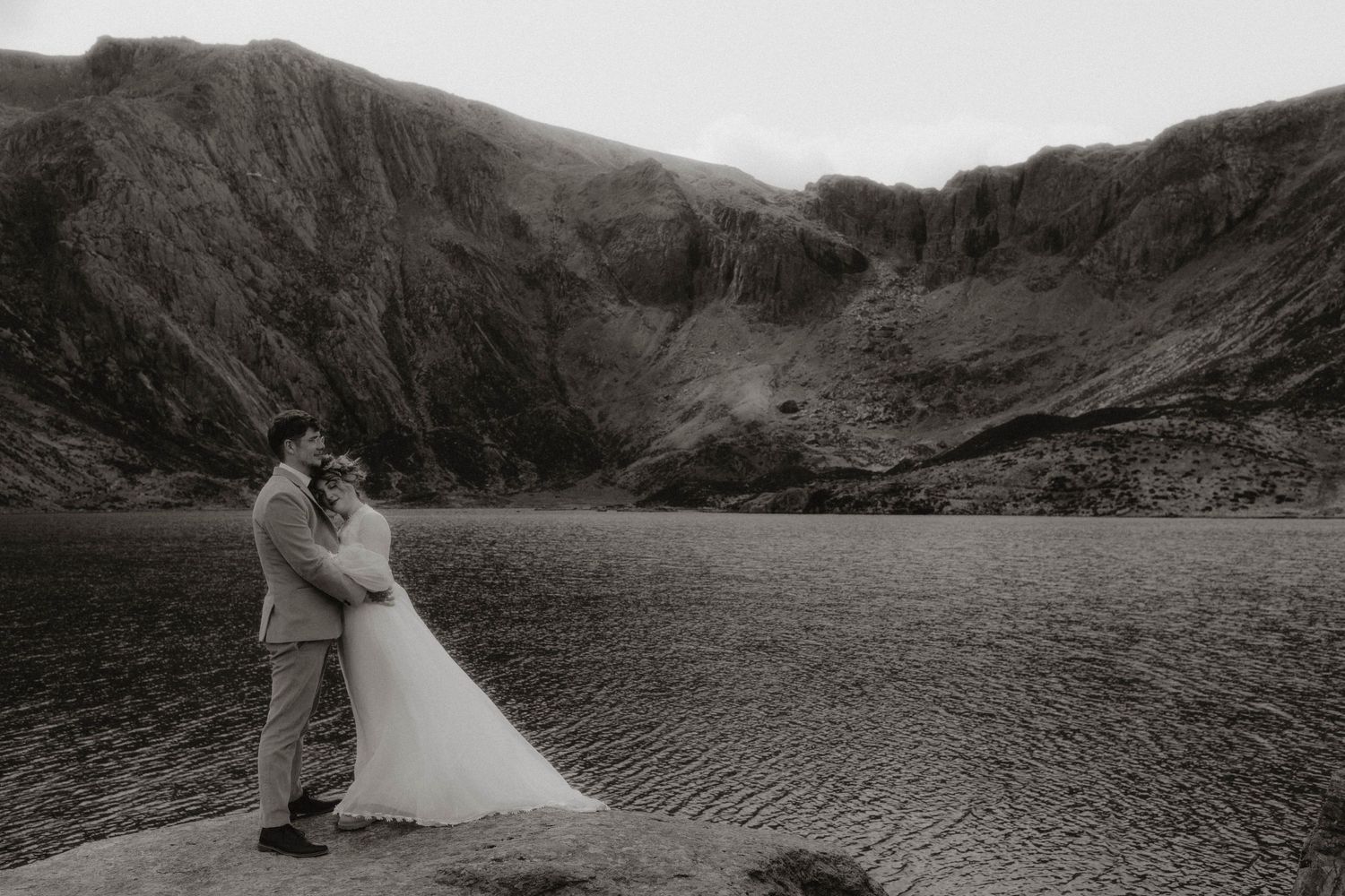 bride and groom with vista