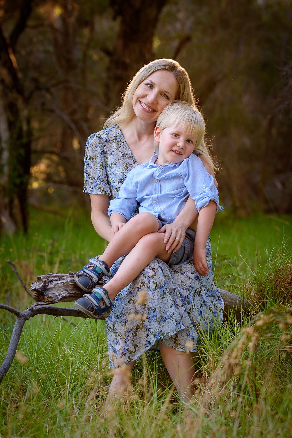 Mother and young sun in afternoon light - Kelly Chapman Photographer Perth