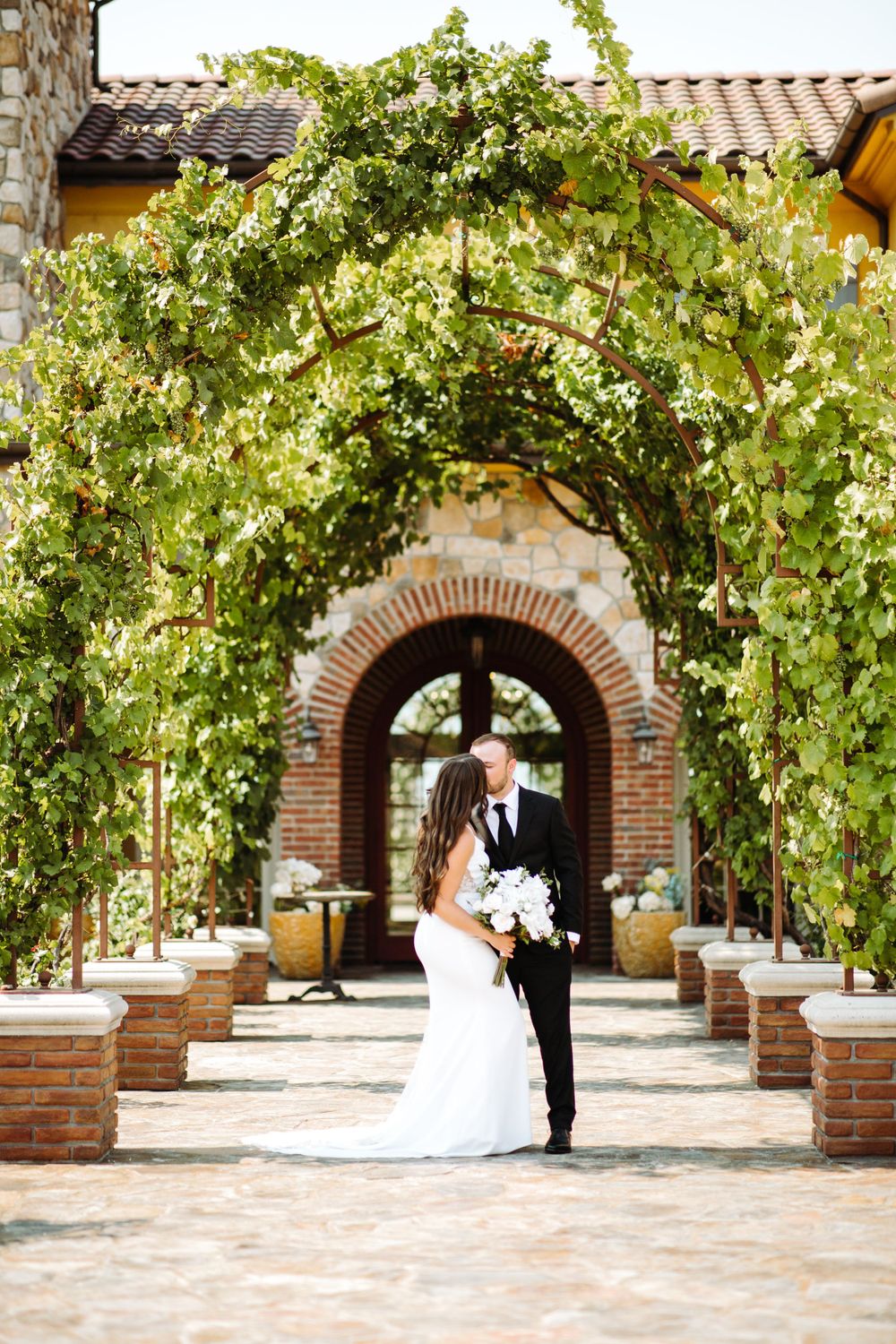 Lake Chelan wedding photographer siren song winery Sydney Aumell photography Leavenworth Wenatchee