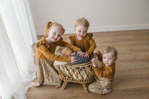Braselton, Flowery Branch, Buford, Sugar Hill, Hoschton, Dacula 
Newborn & Family Photographer
Cake Smash, Senior Portraits, Headshots