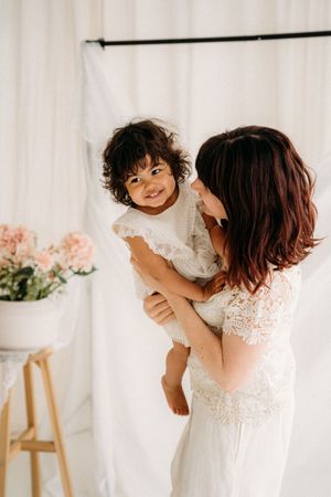 Spontane familieshoot in studio omgeving Antwerpen, ouders en kinderen samen