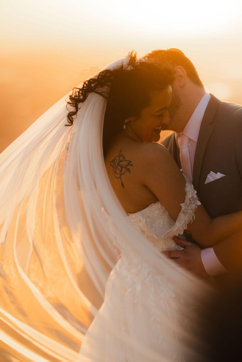 newly wed couple photoshoot at sunset