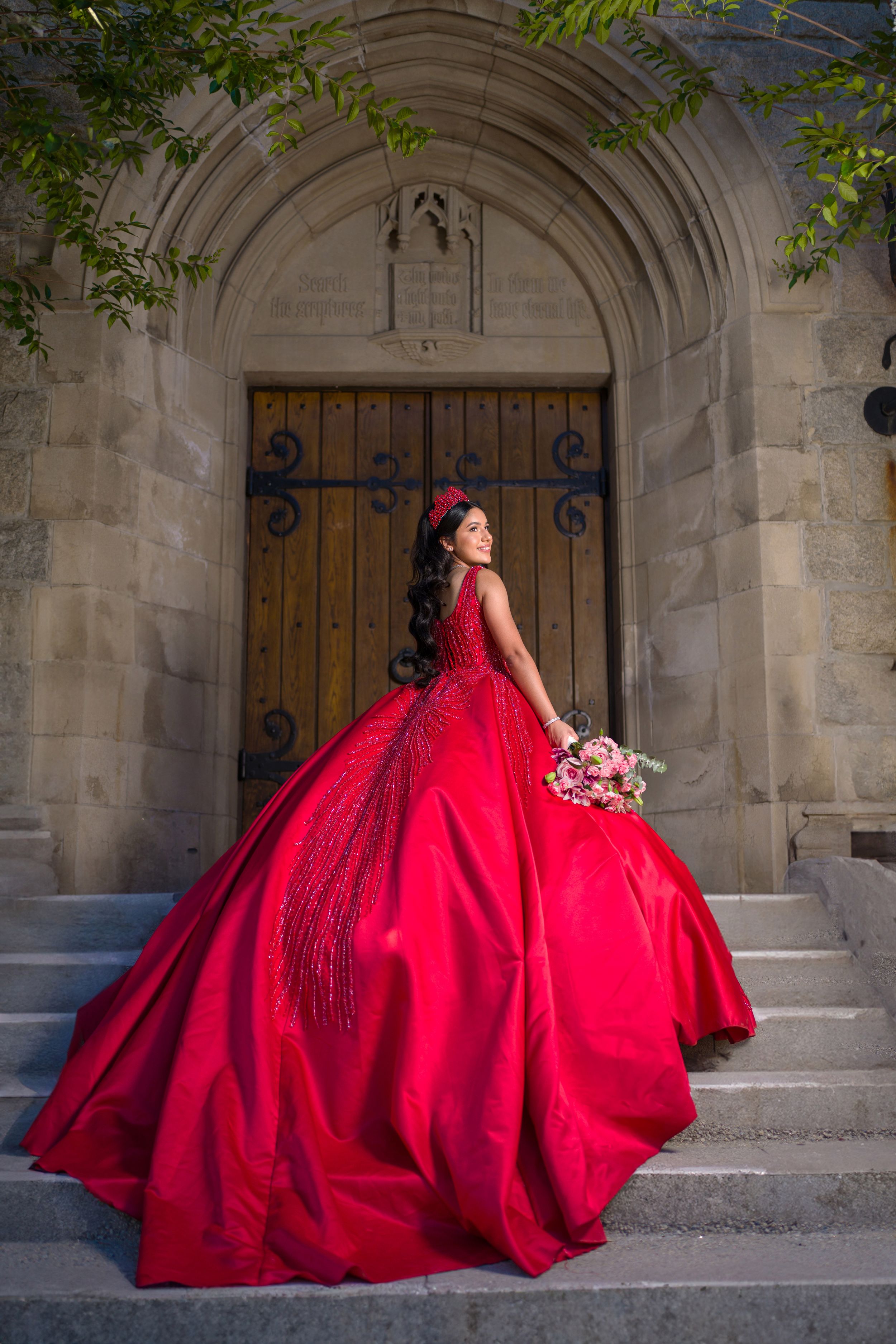 quinceanera pictures poses on stairs