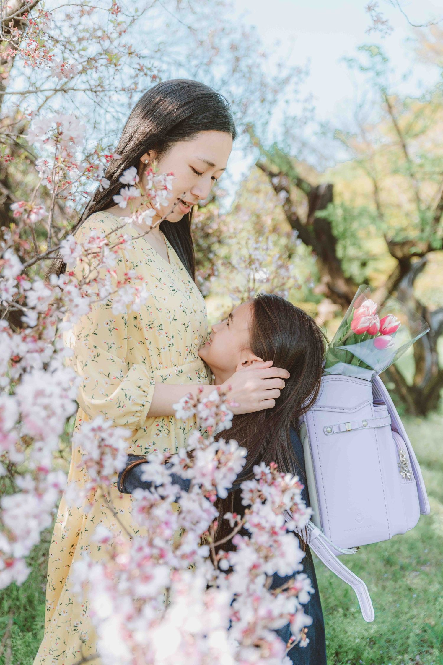 Parent and child enjoying a family session in Tokyo