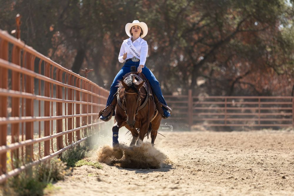 Female equestrian in white hat performing reining maneuver on bay horse in dirt arena. Junior Queen-Alyssa Becwar-Sac County Sheriffs Rodeo