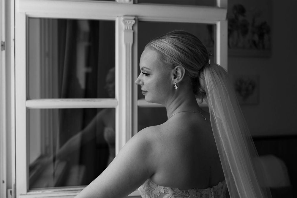 Schloss Wulkow Hochzeit Braut Getting ready am Schloss Wulkow Hochzeitsfotograf Berlin