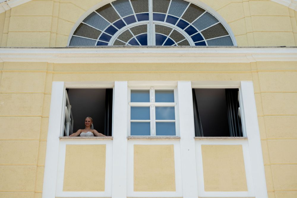 Schloss Wulkow Hochzeit Braut Getting ready am Schloss Wulkow Hochzeitsfotograf Berlin
