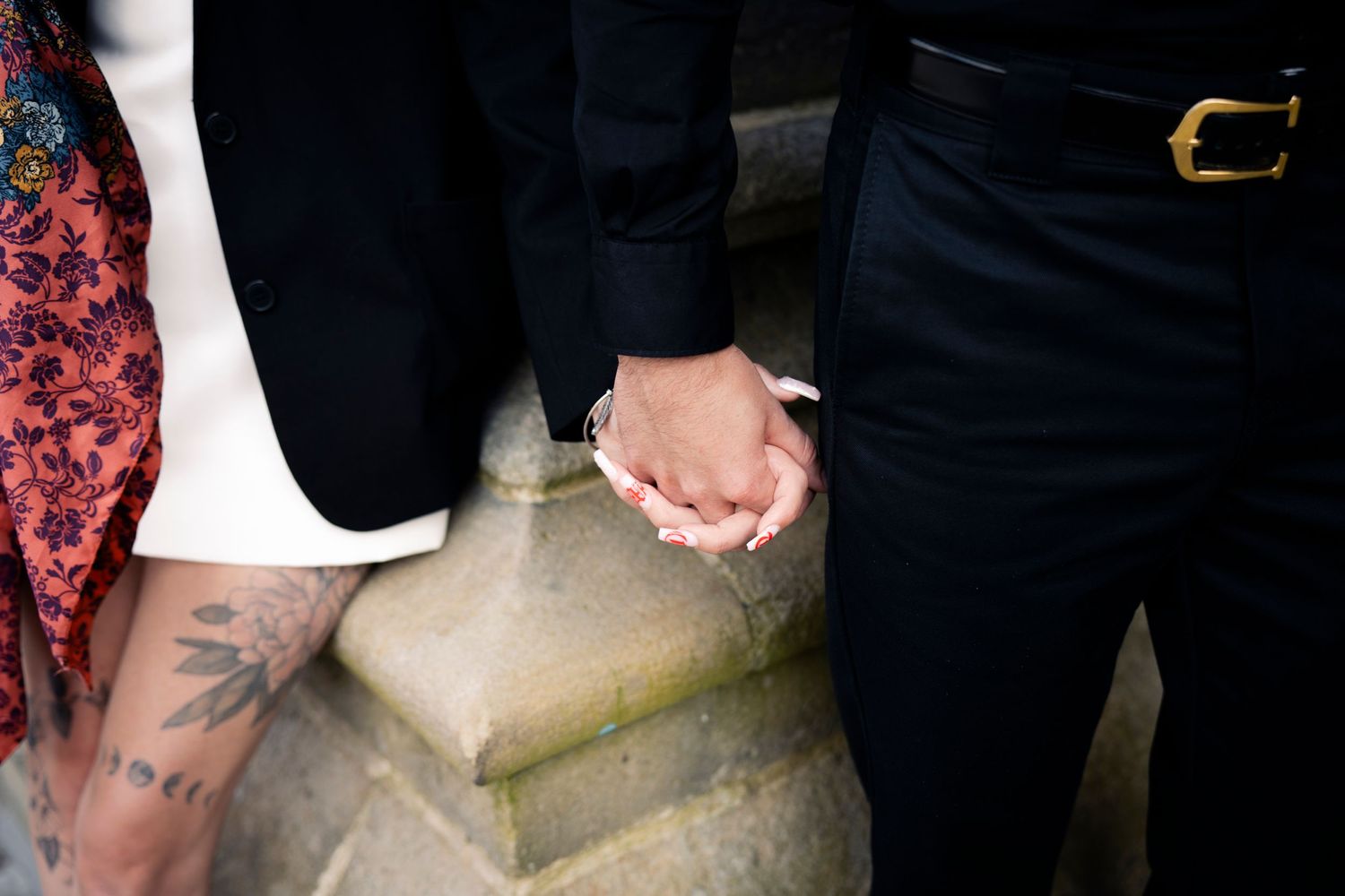Romantic close-up of a couple holding hands, with vintage fashion—capturing love, style, and heartfelt moments.