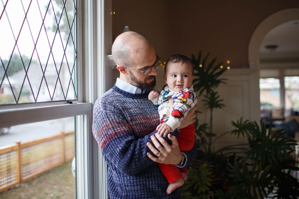 lifestyle newborn photography at home in seattle