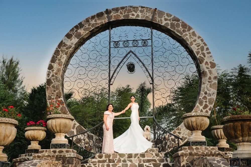 Sandra Gonzalez Photography offers high-end portrait experiences in Fremont, California, designed to celebrate your beauty and individuality