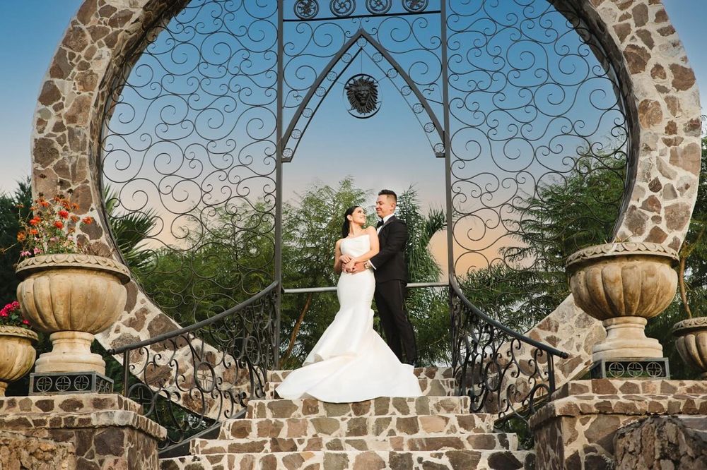 Sandra Gonzalez Photography offers high-end portrait experiences in Fremont, California, designed to celebrate your beauty and individuality