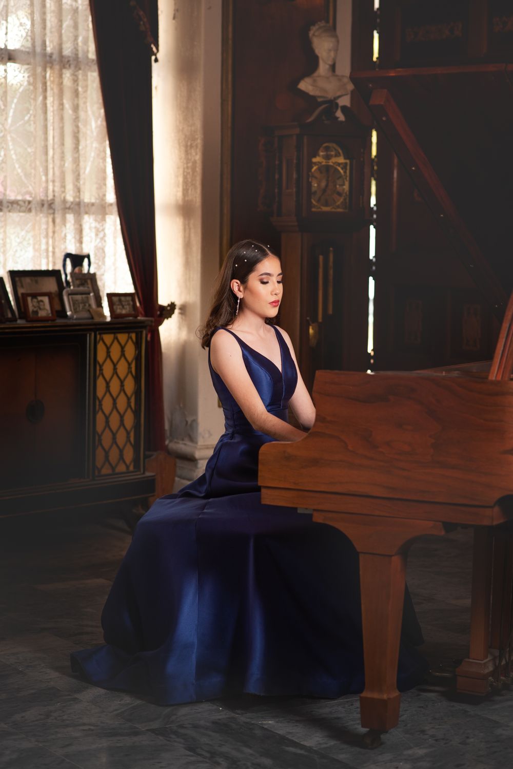 Sandra Gonzalez Photography offers high-end portrait experiences in Fremont, California, designed to celebrate your beauty and individuality