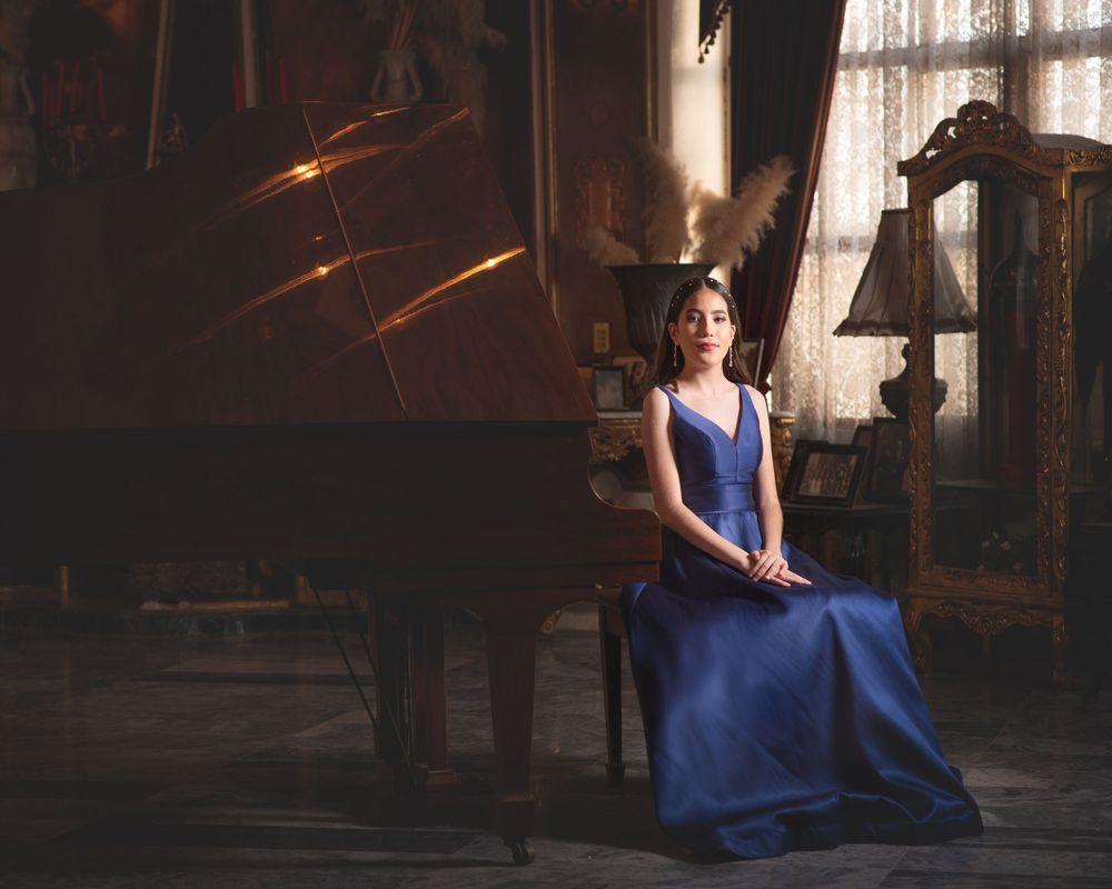 Sandra Gonzalez Photography offers high-end portrait experiences in Fremont, California, designed to celebrate your beauty and individuality