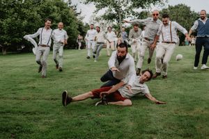 Animation La bouteille du mariée photo d'une course pour gagner la bouteille du marié lors d'un mariage au vin d'honneur