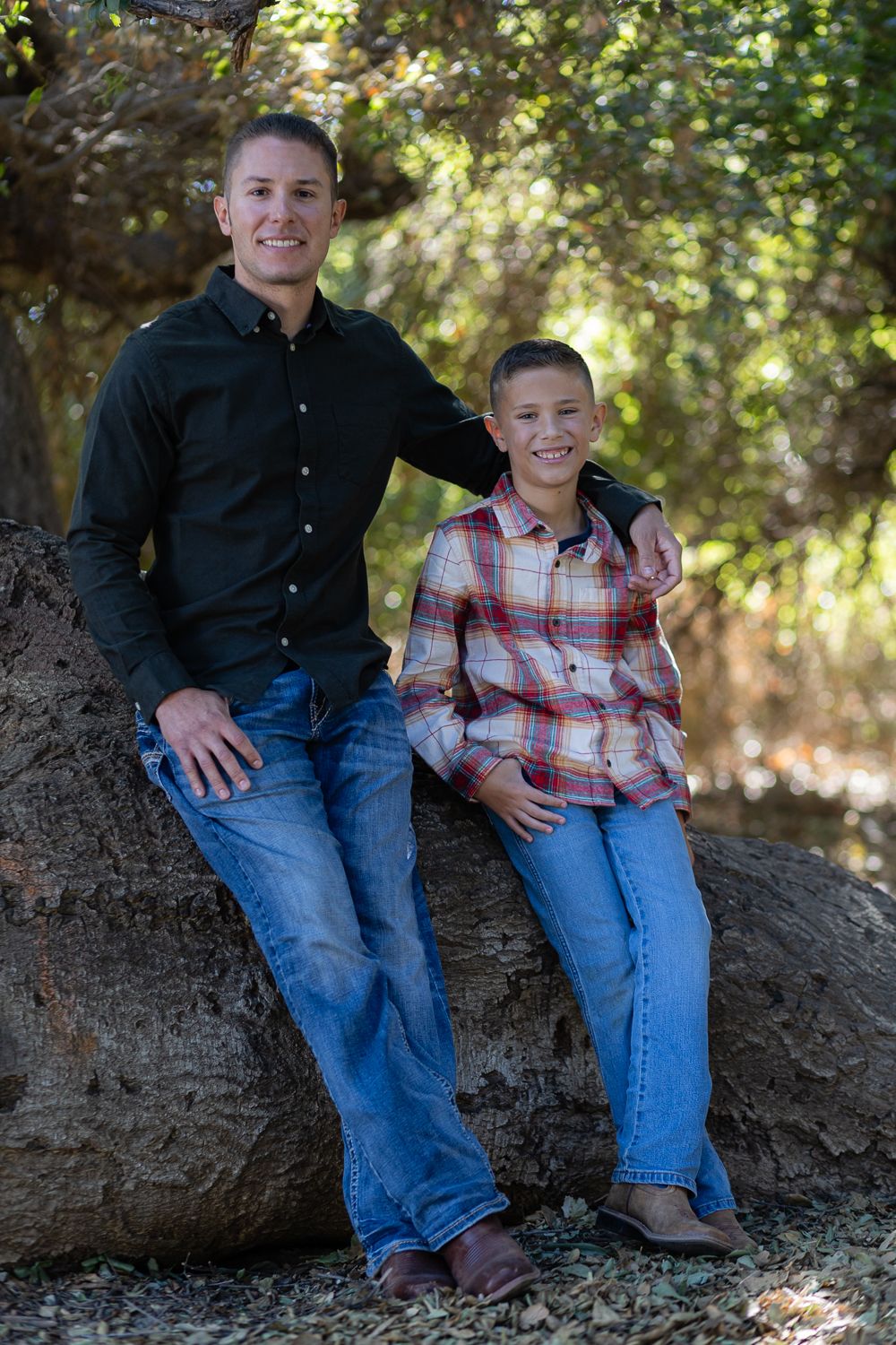 Family photoshoot shot at local park in Los Angeles County.