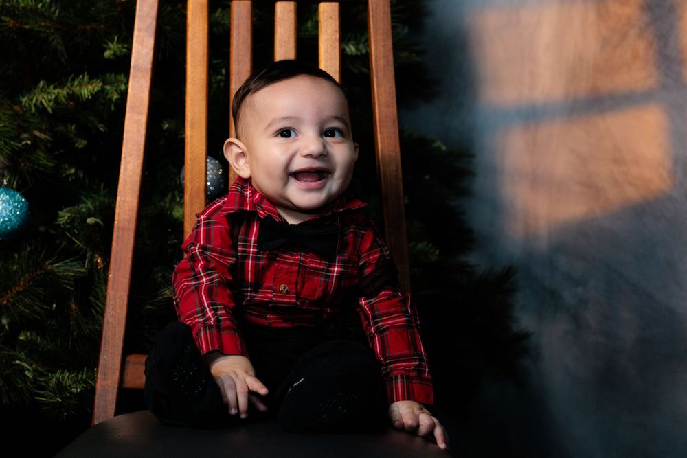 Family photoshoot with a loving mother and father to their newborn.