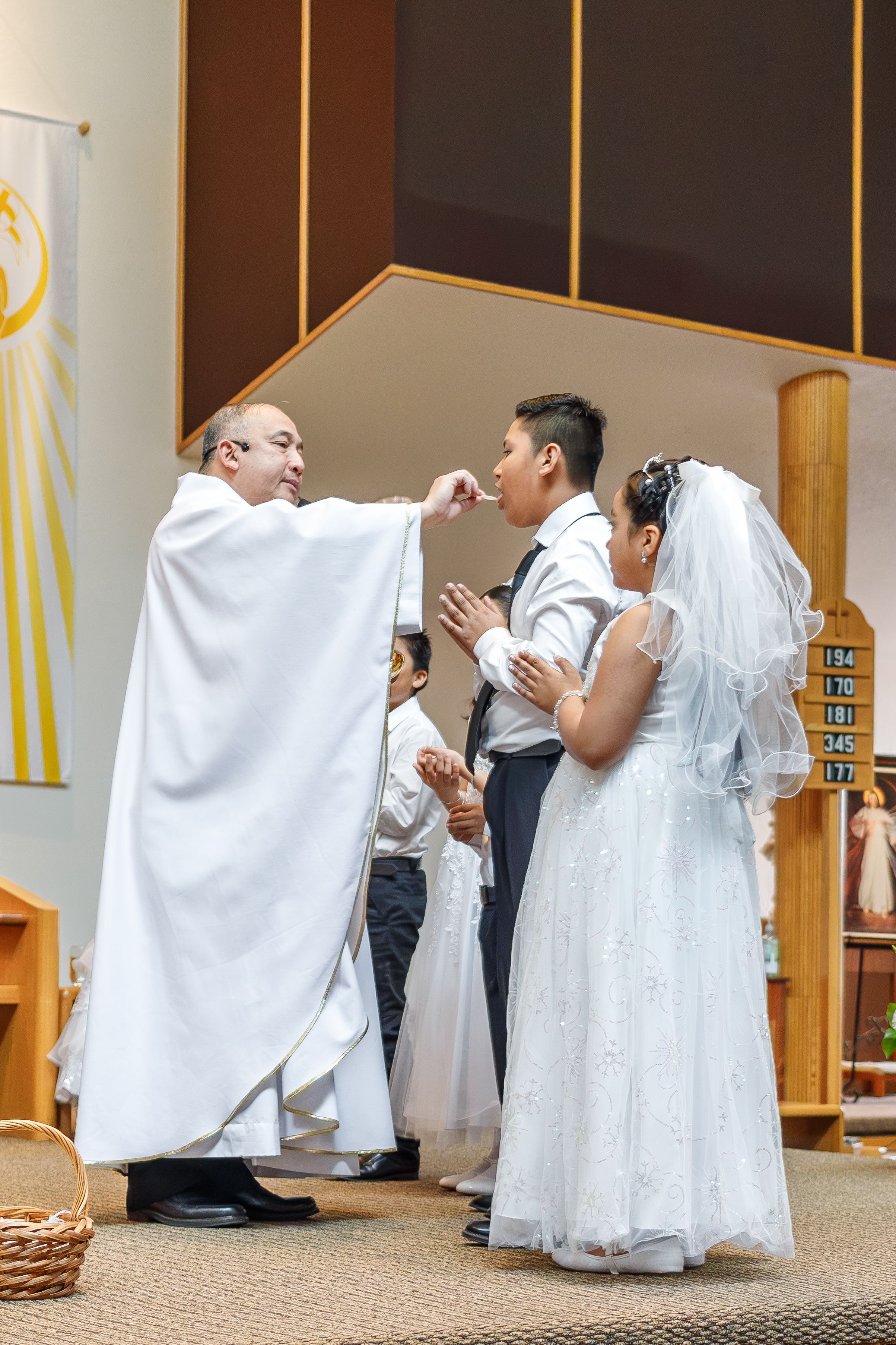 Communion at wedding for bride and groom | Beachweddingtips.com