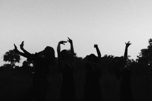 girls coven photoshoot