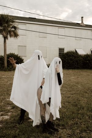 Spooky session ghost sheets photoshoot