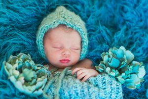 newborn baby girl flowers blue and green creative set natural light pose crochet bonnet Silverhill Alabama Opp Alabama Baldwin County AL