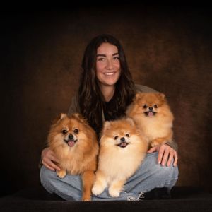 Fotoshoot met honden in de fotostudio met achtergrond naar eigen keuze of op een locatie in de stad of in de natuur. Regio Den Bosch, Eindho